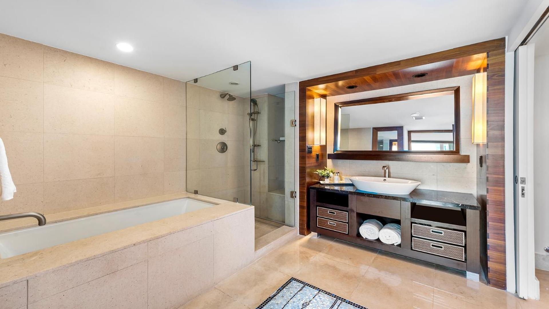 1 Bedroom Private At Carillon Miami -911 Apartahotel