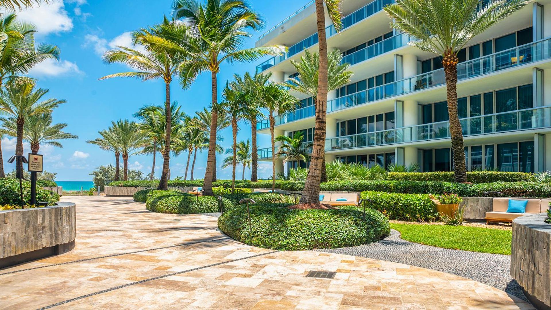 1 Bedroom Private At Carillon Miami -911 Apartahotel